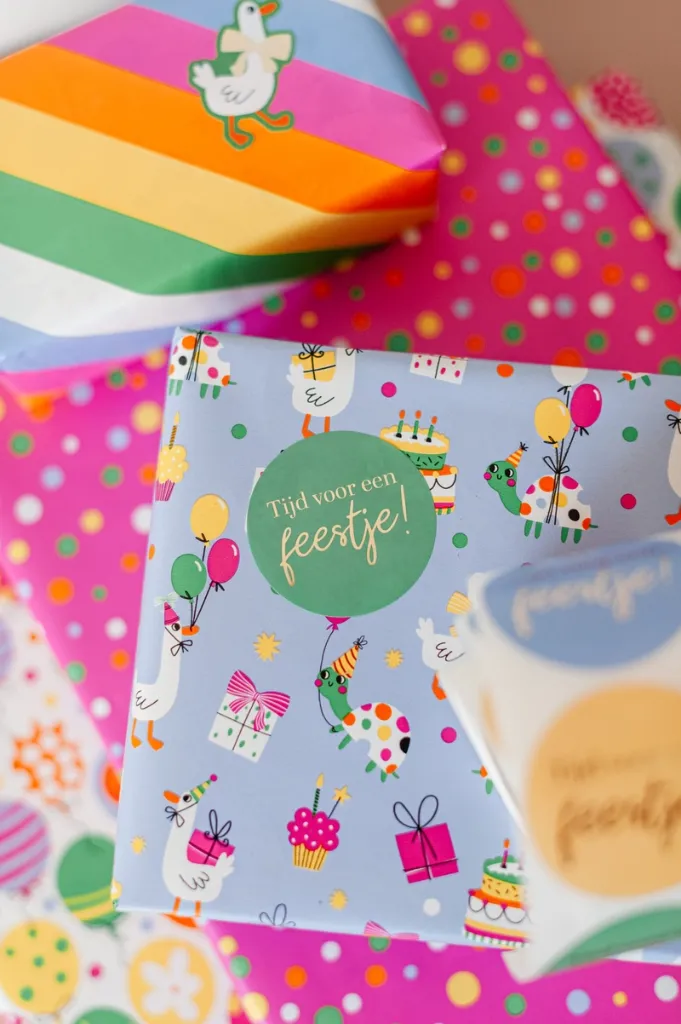 0035133_kp-cadeaupapier-100m-party-time.webp