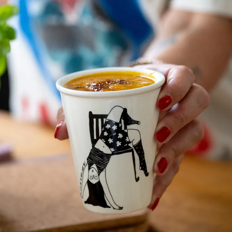 cupdramaonachair2-square.webp