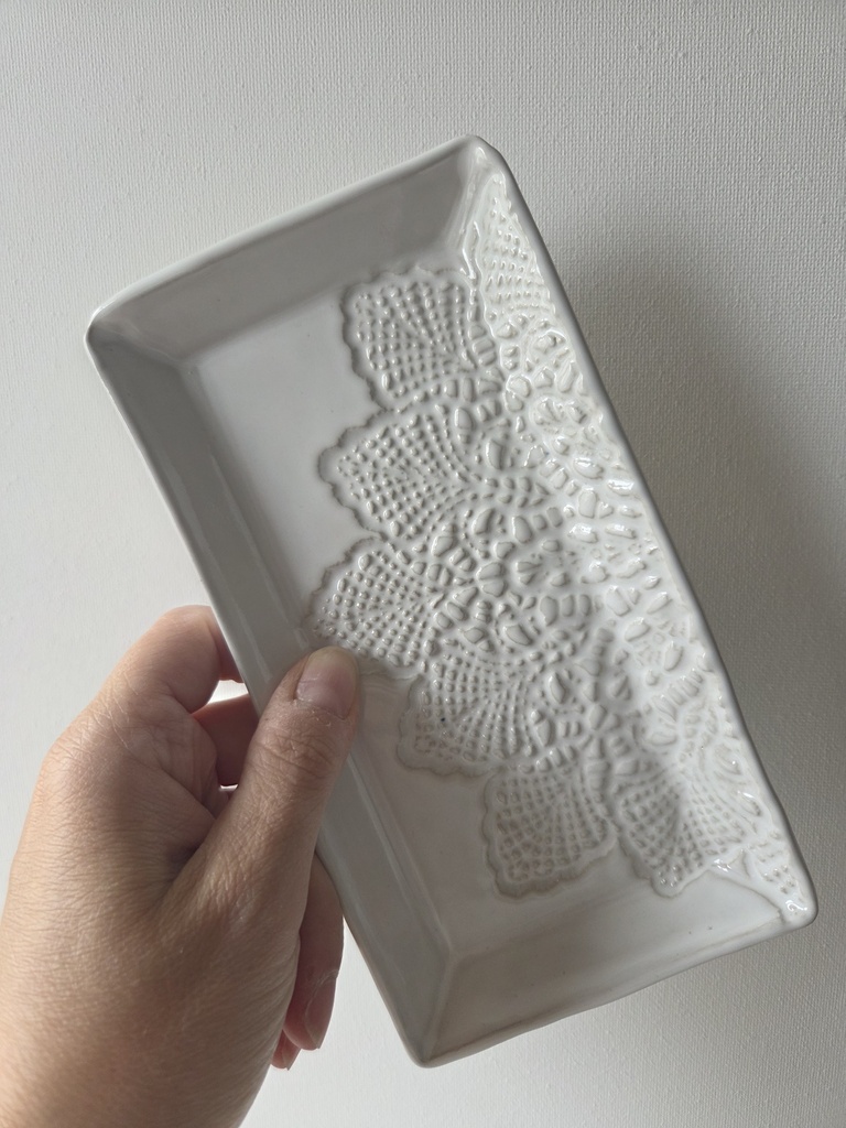 W72 Schaal met kantafdruk wit