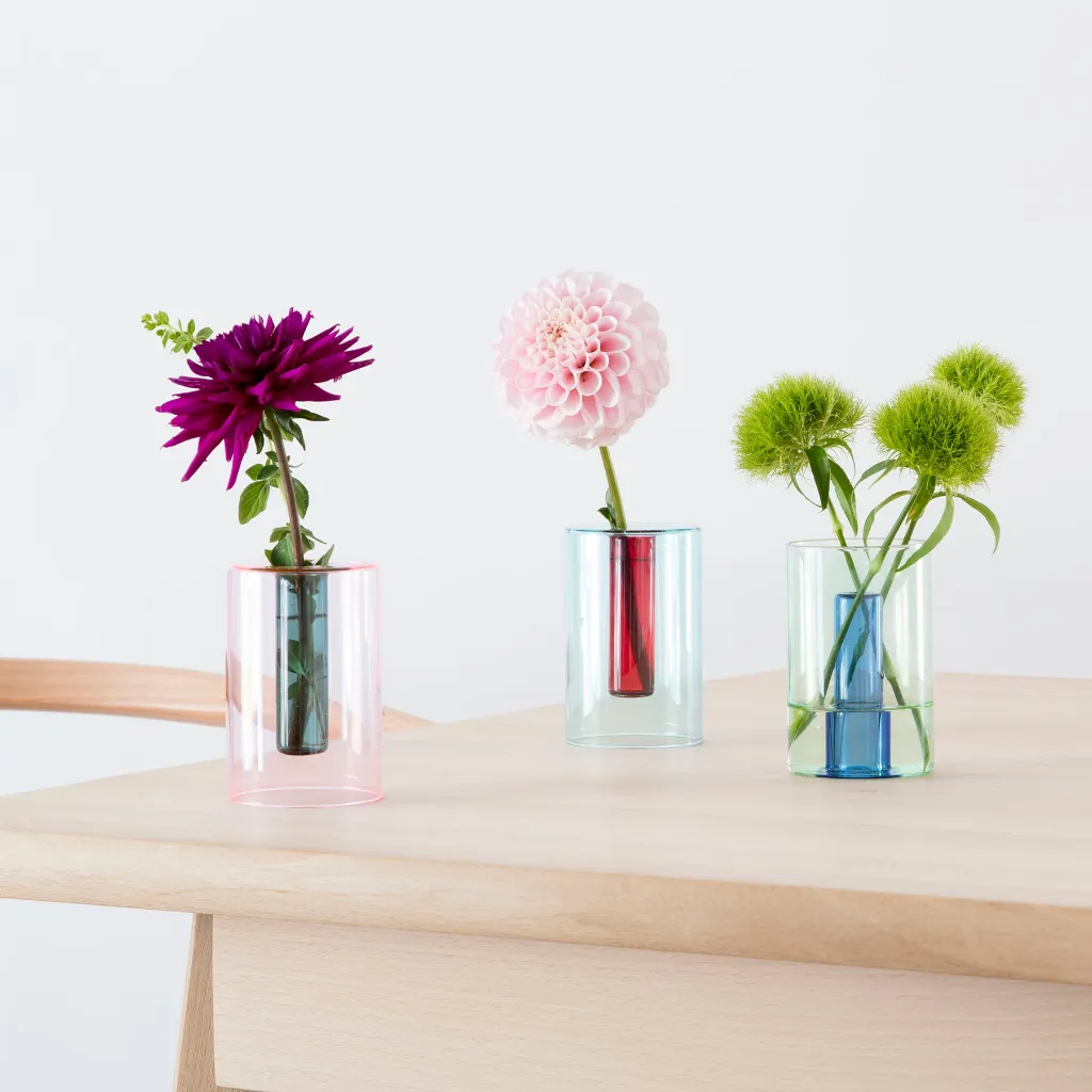Block-Design-small-reversible-glass-vase-dahlia_fc2a4ec8-44bc-41e0-b33b-204f14937702.webp