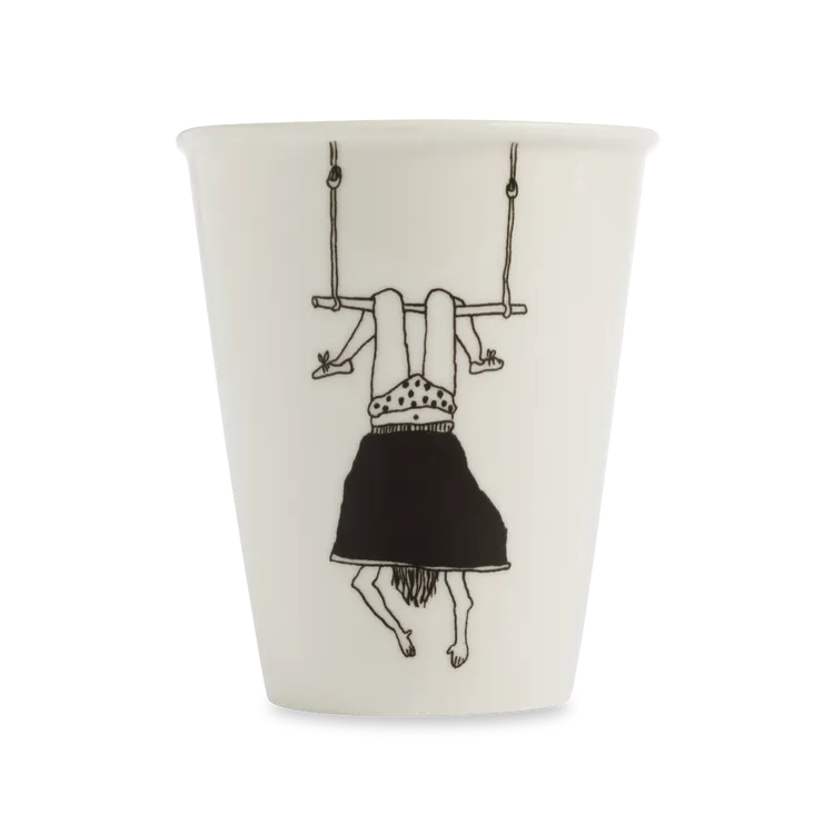 Beker trapeze girl