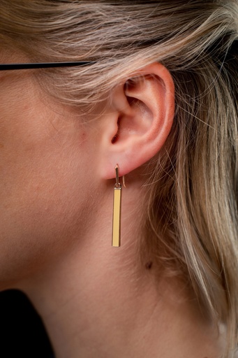 Oorbellen goudkleurig staafje met geel vlak